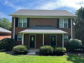 2934 Forest Park Dr in Randleman, NC - Building Photo