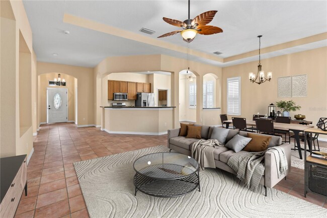 1004 Regal Manor Way in Sun City Center, FL - Building Photo - Building Photo