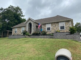 1825 Mountain Ash Dr in Joplin, MO - Building Photo