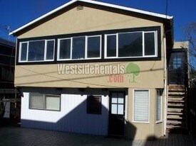 425 35th Pl, Unit 2 in Manhattan Beach, CA - Building Photo