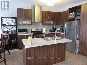 73 Barrister Ave in Whitby, ON - Building Photo - Building Photo