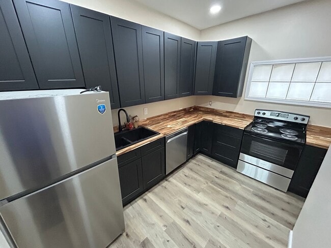 property at 316-318 W Adams St