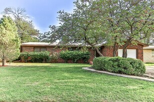 4911 44th St in Lubbock, TX - Building Photo