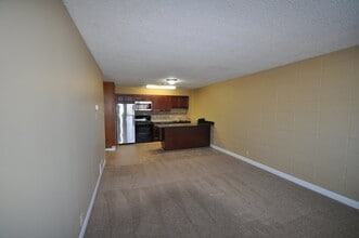 601 So. 18th St. in Lincoln, NE - Foto de edificio - Interior Photo