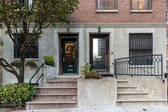 337-339 W 70th St in New York, NY - Building Photo - Building Photo