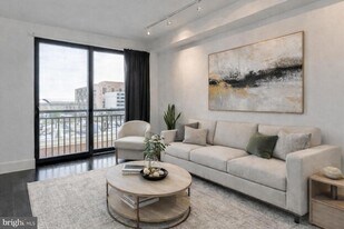 1011 M St NW, Unit 606 in Washington, DC - Building Photo