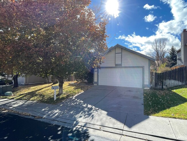 5910 Walnut Creek Rd in Reno, NV - Foto de edificio - Building Photo