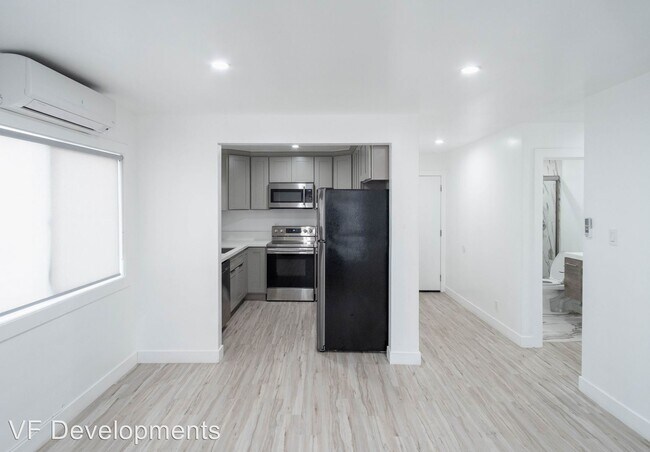 1101 N Flower St in Santa Ana, CA - Building Photo - Building Photo