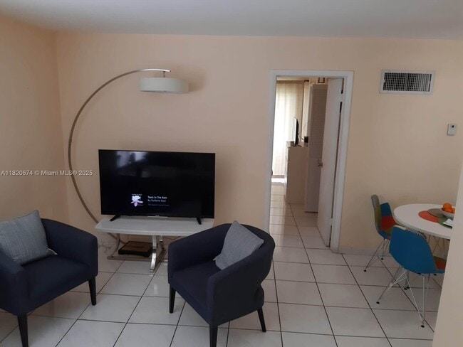 1255 W 49th Pl in Hialeah, FL - Building Photo - Building Photo