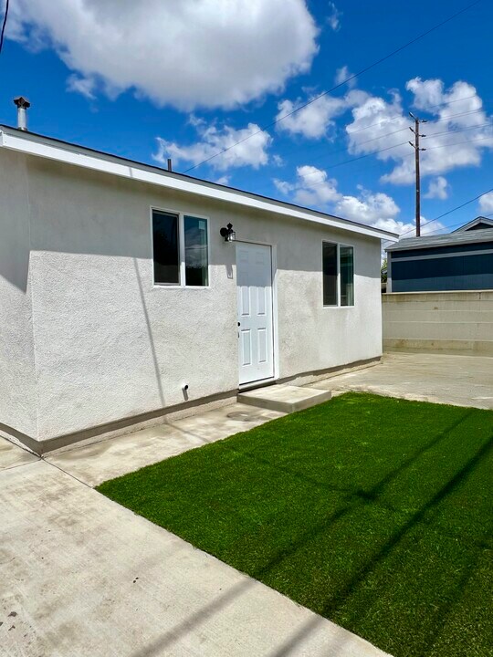 756 E 94th St in Los Angeles, CA - Foto de edificio