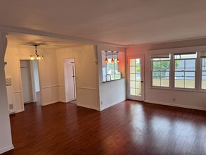 2028 Beachwood Dr in Los Angeles, CA - Foto de edificio - Building Photo