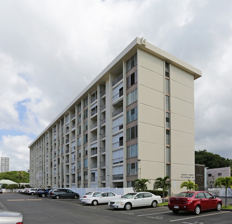 Holiday Parkway in Honolulu, HI - Building Photo