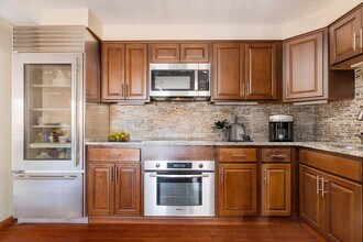 66 Winchester St, Unit 203 in Brookline, MA - Building Photo - Building Photo