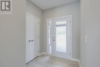1064 Kitigan Grove in Ottawa, ON - Building Photo - Building Photo