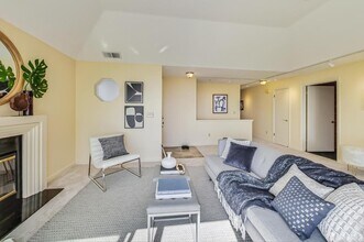 523 Green Ridge Dr in Daly City, CA - Building Photo - Building Photo