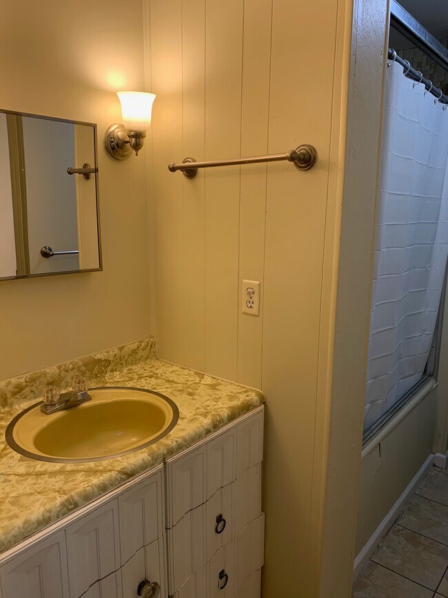 2325 Ohio Ave, Unit 2 in Cincinnati, OH - Building Photo - Building Photo