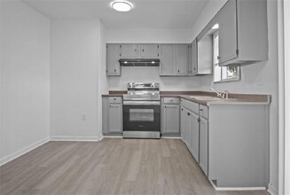 5219 W Sandy Bayou Dr in Alexandria, LA - Building Photo - Building Photo