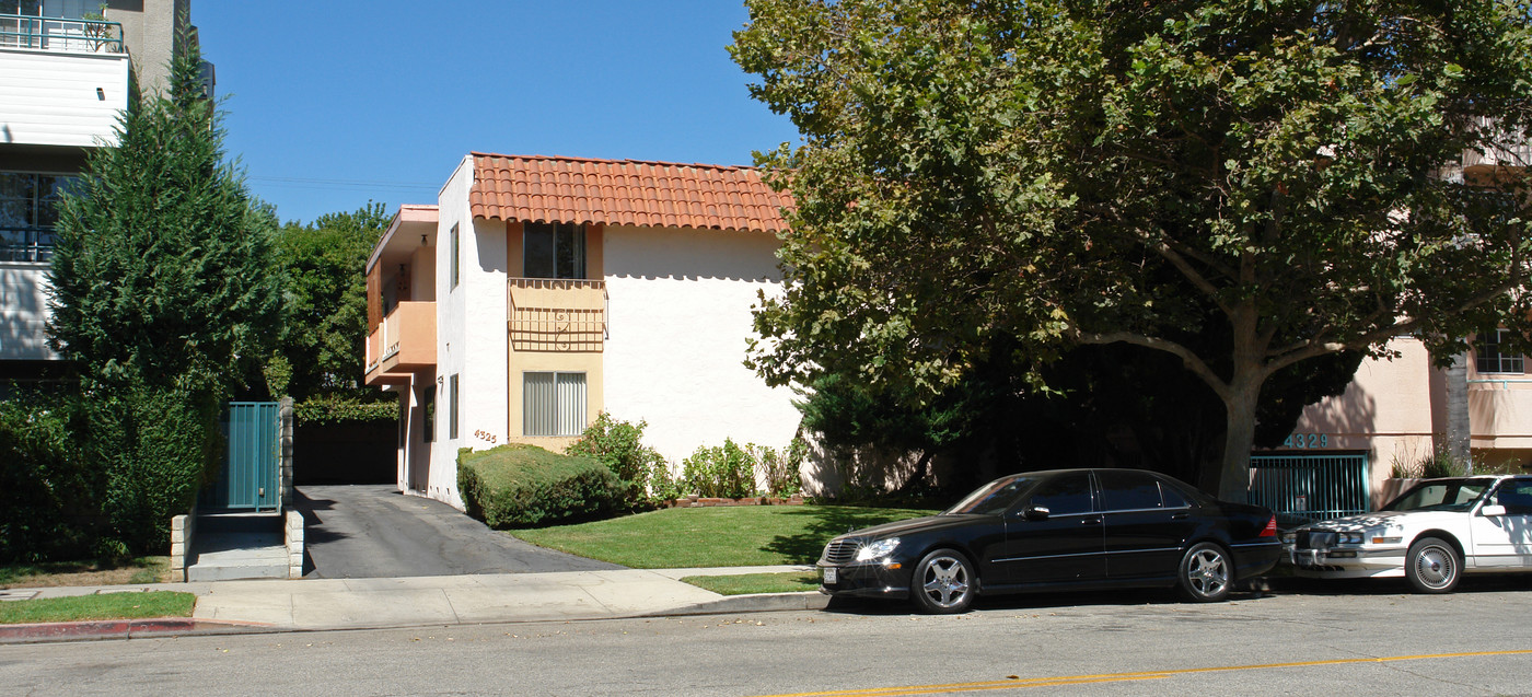 4325 Dixie Canyon Ave in Sherman Oaks, CA - Building Photo