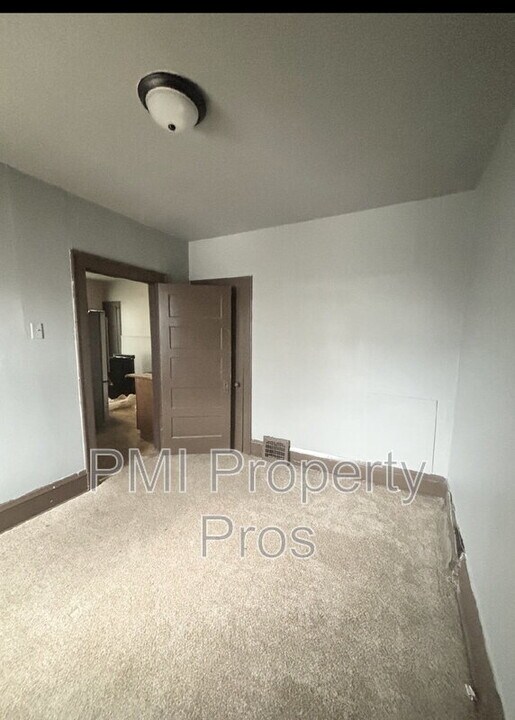 2530 N 37th St in Milwaukee, WI - Building Photo