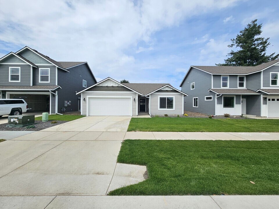 507 N Arc Ct in Spokane Valley, WA - Foto de edificio