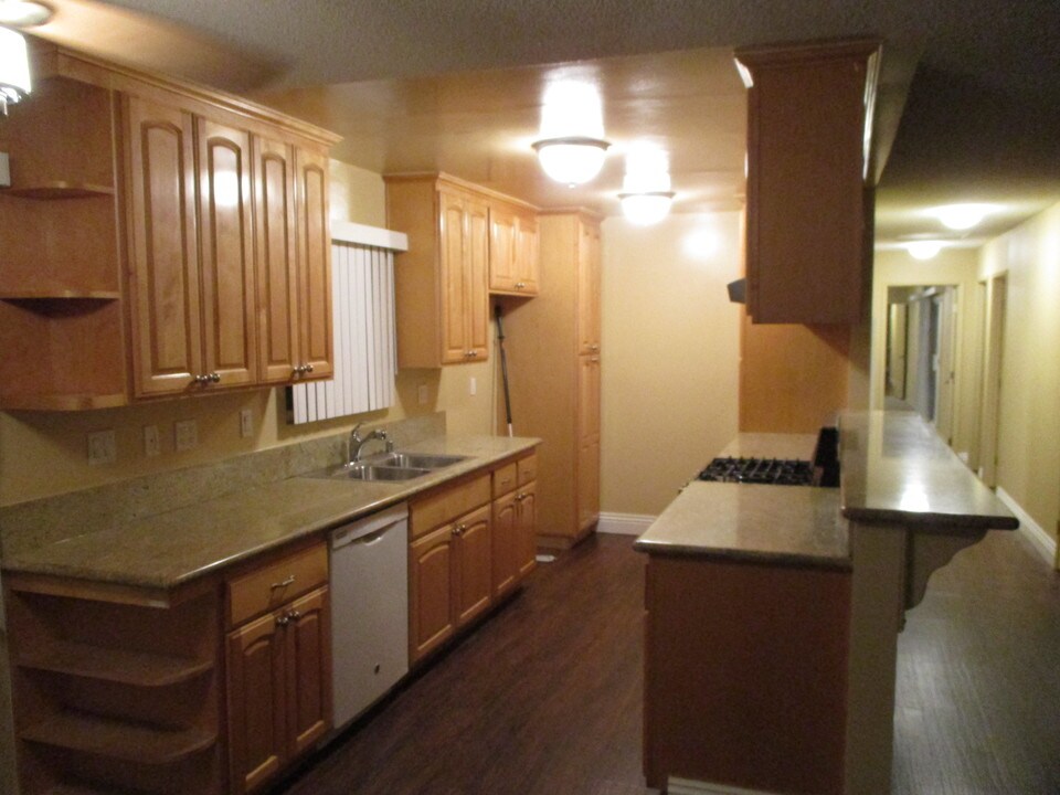 18413 Corby Ave in Artesia, CA - Building Photo