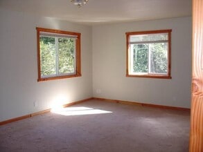 759 SE Indian Trl Ave in Depoe Bay, OR - Building Photo - Building Photo