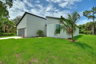 2746 Grandview Dr in North Port, FL - Building Photo - Building Photo