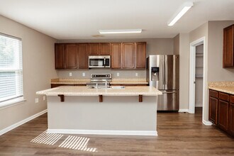 4624 Plover Dr in Crestview, FL - Building Photo - Building Photo