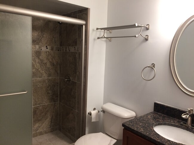 1002 Myron Ct in Ann Arbor, MI - Foto de edificio - Building Photo