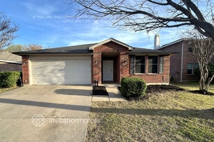 1828 Lariat Dr in Justin, TX - Building Photo