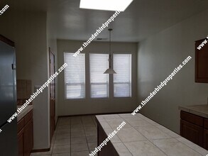 7328 Enchanted Sky Ln NE in Albuquerque, NM - Foto de edificio - Building Photo