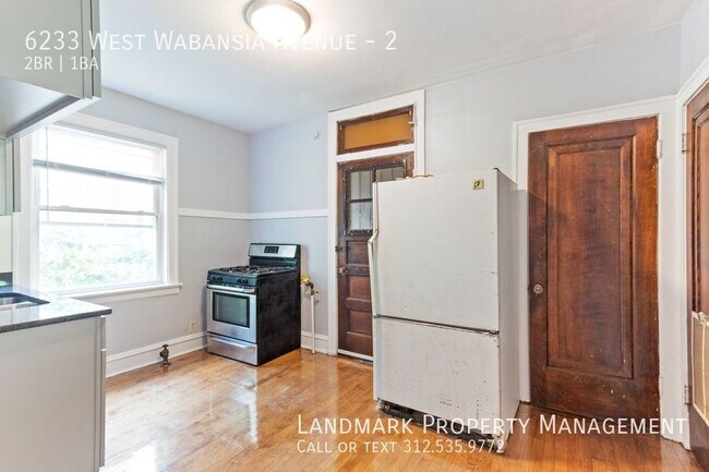 6233 W Wabansia Ave-Unit -2 in Chicago, IL - Building Photo - Building Photo