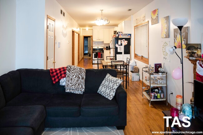 918 N Paulina St, Unit g in Chicago, IL - Foto de edificio - Building Photo