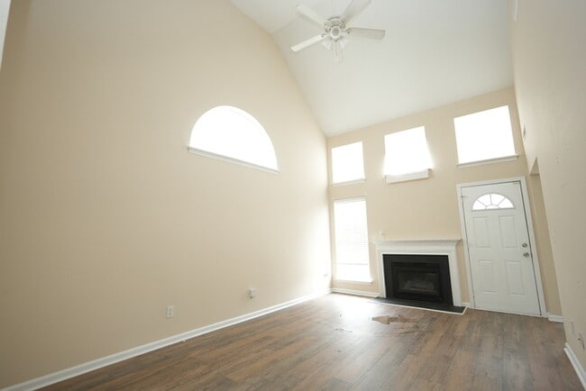 property at 7915 Bella Vista Ct