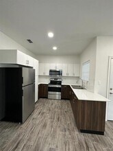 302 Sylvia Handy Dr in Elsa, TX - Building Photo - Building Photo