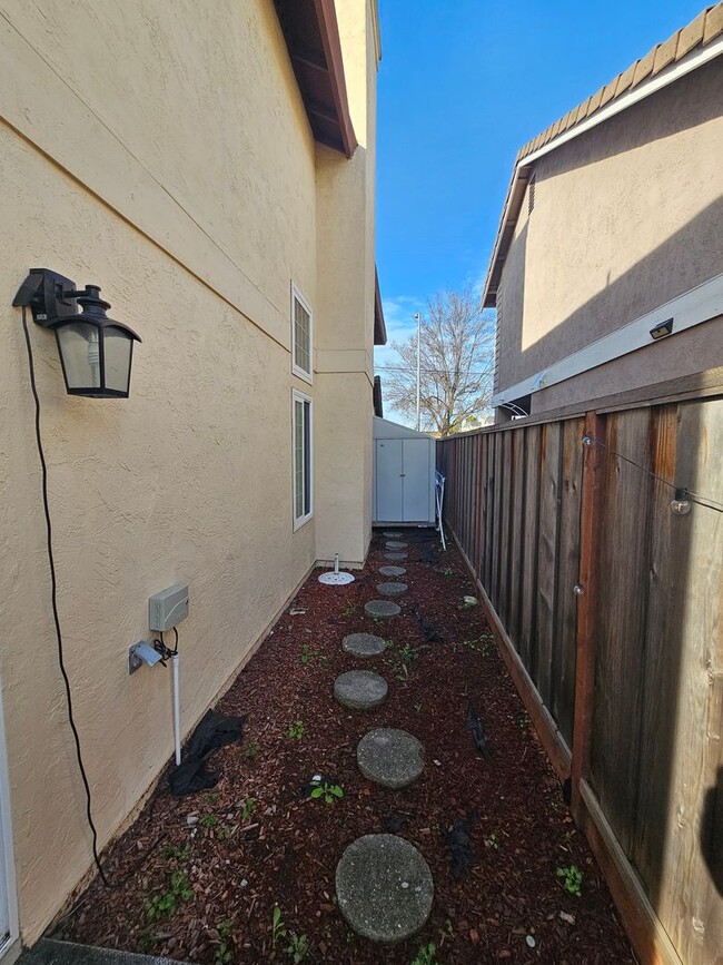 24814 Eden Ave in Hayward, CA - Building Photo - Building Photo