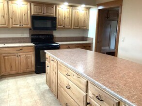 1501 10th Ave SE in Dickinson, ND - Building Photo - Building Photo