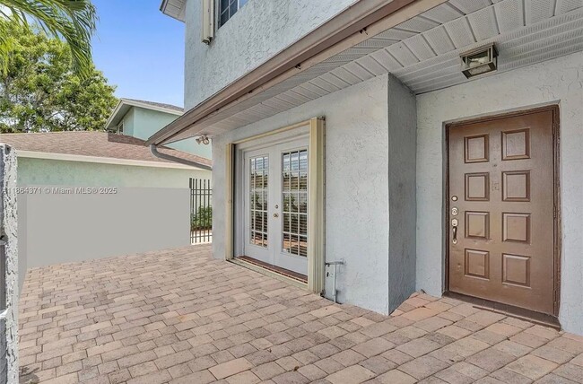 9950 SW 12th St in Pembroke Pines, FL - Building Photo - Building Photo