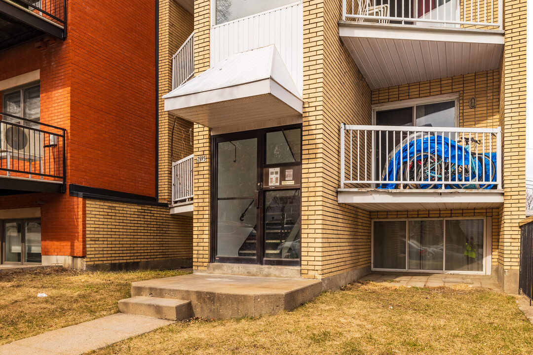 2595 Bercy St in Montréal, QC - Building Photo
