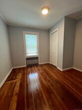 12 Robinson St in Stonington, CT - Building Photo - Building Photo