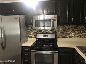336 Sequoia Ct in Howell, NJ - Building Photo - Building Photo