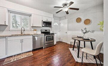 216 Chaucer Ct in Colorado Springs, CO - Building Photo - Building Photo