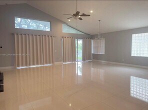 1400 Lacosta Dr W in Pembroke Pines, FL - Building Photo - Building Photo