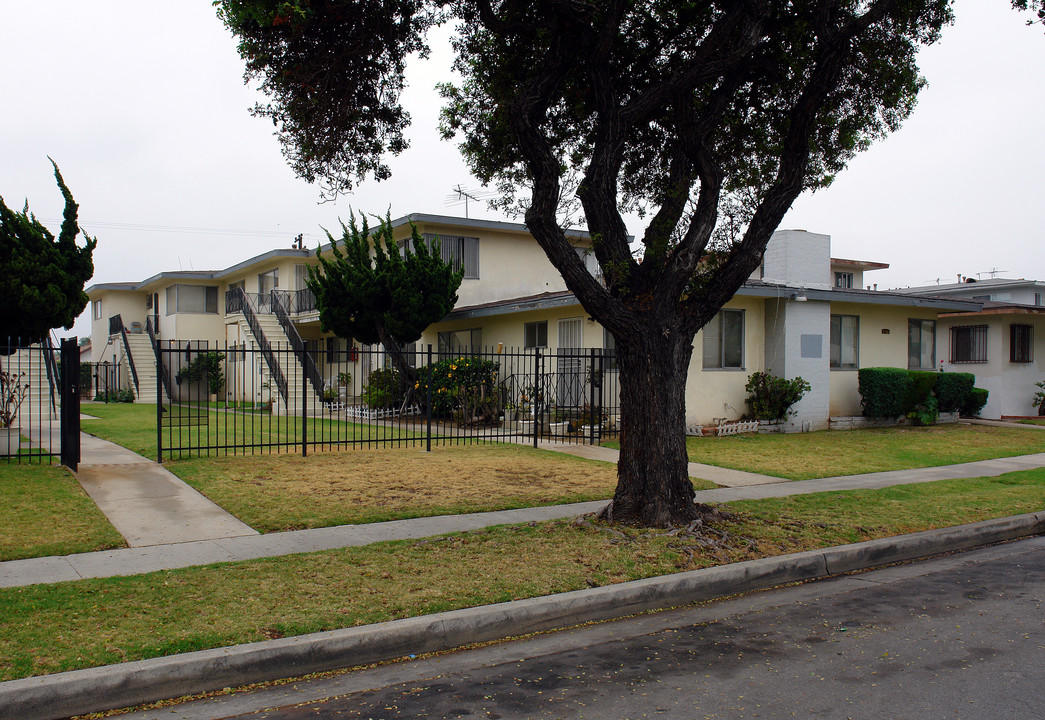 2708 W El Segundo Blvd in Hawthorne, CA - Building Photo