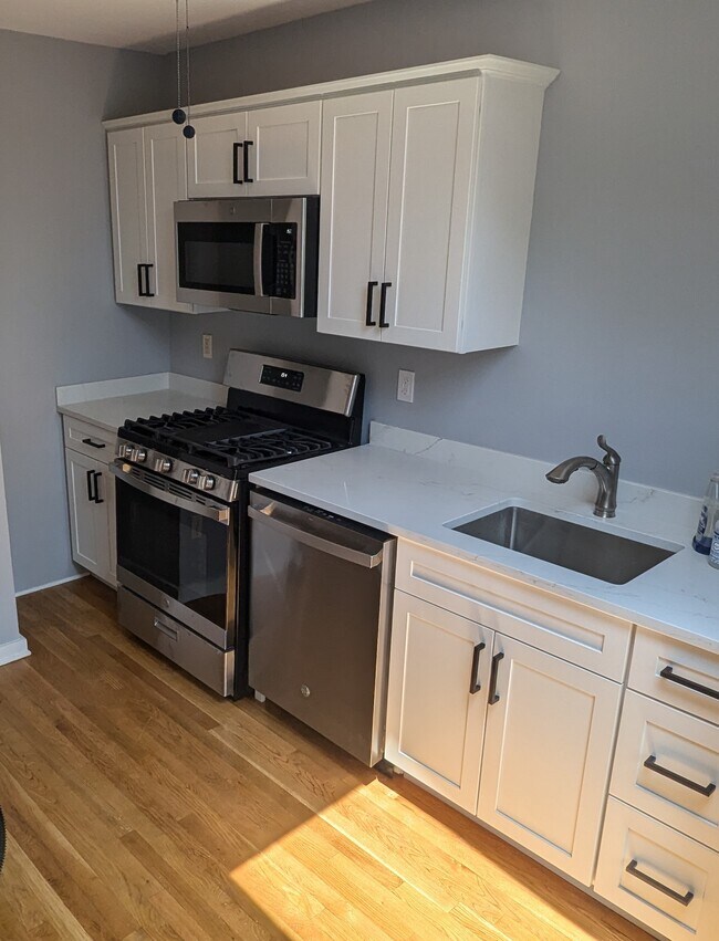 1 West St, Unit Fl 2 in Mt Kisco, NY - Building Photo - Building Photo