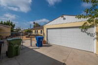 5627 Camellia Ave in North Hollywood, CA - Foto de edificio - Building Photo