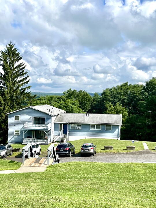 Country Gardens Apartments in Freeville, NY - Foto de edificio