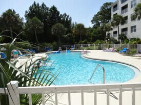 4270 Calinda Ln in Niceville, FL - Building Photo