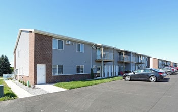 Manitowoc Lake Breeze Apartments in Manitowoc, WI - Foto de edificio - Building Photo