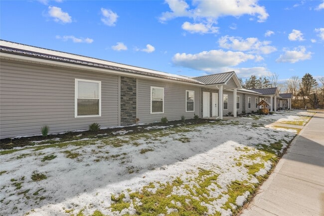 423 W 3rd St in Waterford, PA - Building Photo - Building Photo